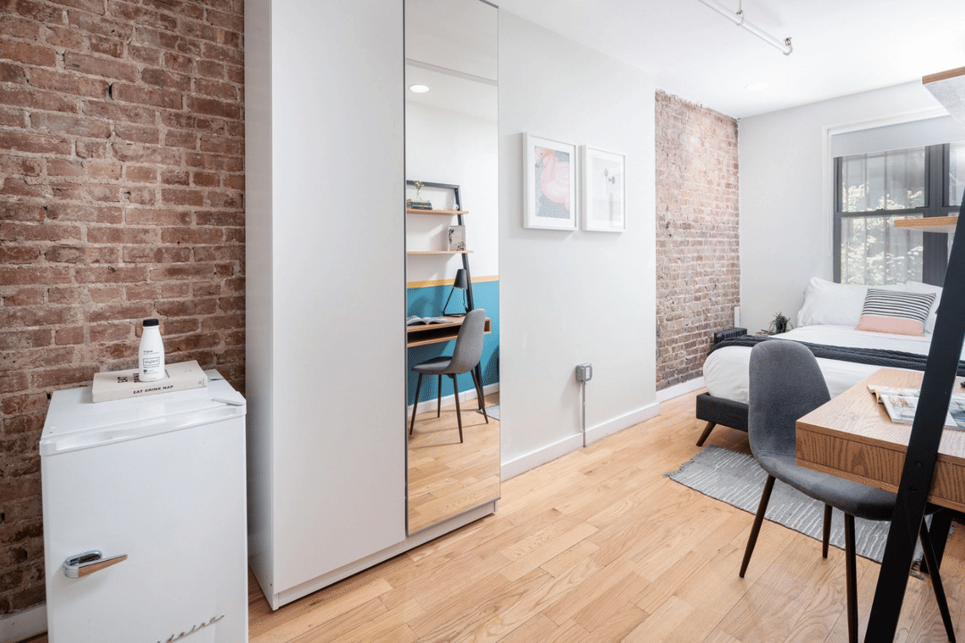 Bathroom?w=400&h=260&fit=crop&q=40&auto=format&trim=auto