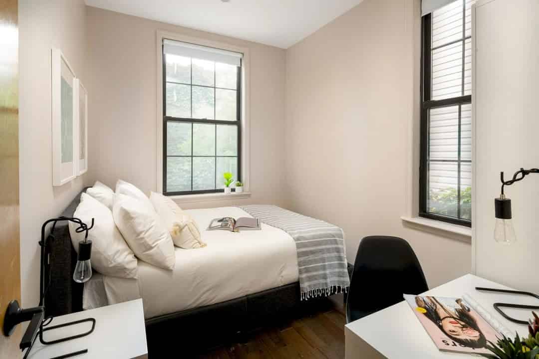 Bathroom?w=400&h=260&fit=crop&q=40&auto=format&trim=auto