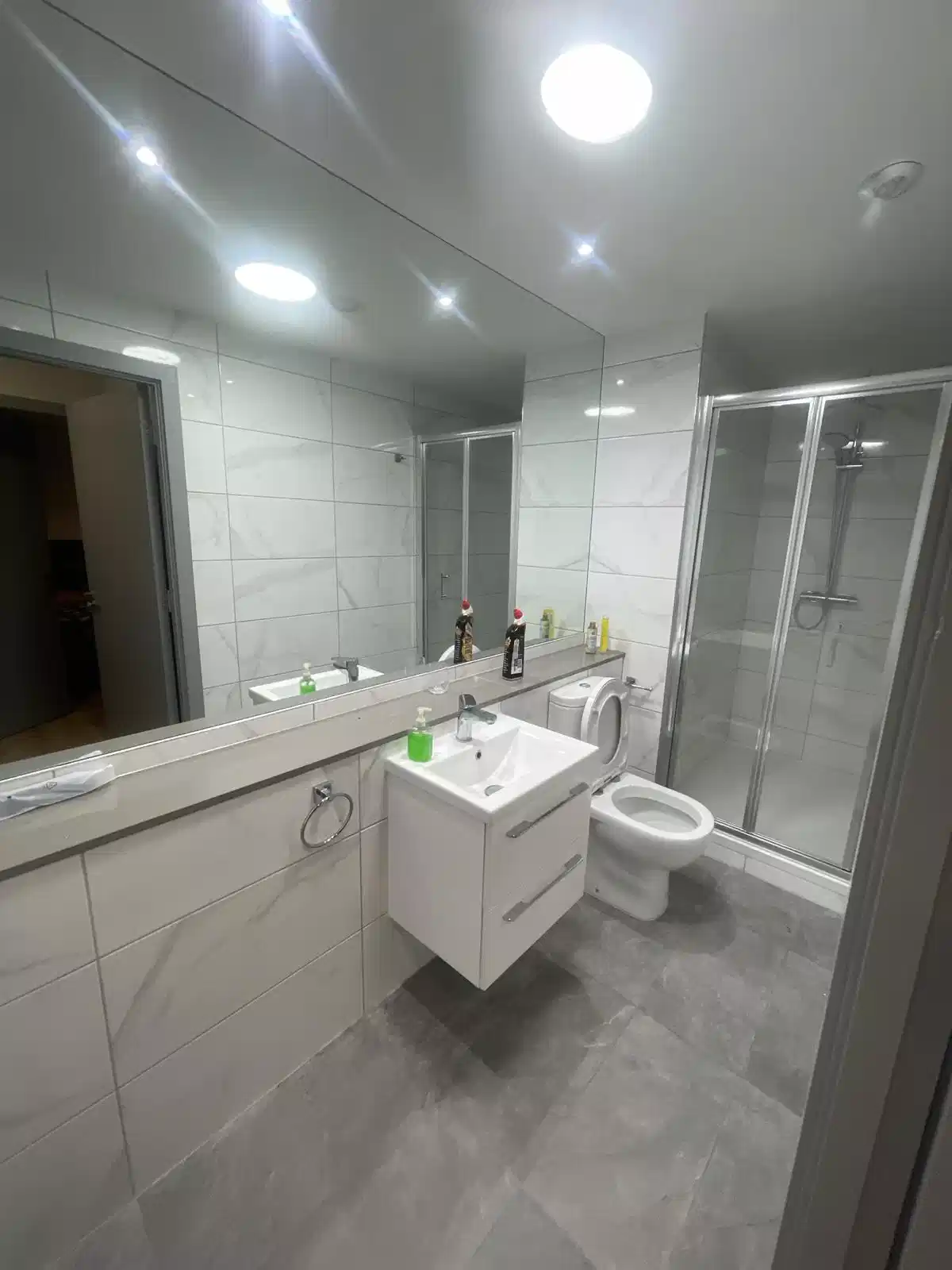 Kitchen?w=400&h=260&fit=crop&q=40&auto=format&trim=auto