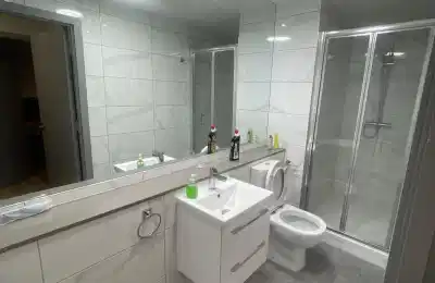 Kitchen?w=400&h=260&fit=crop&q=40&auto=format&trim=auto