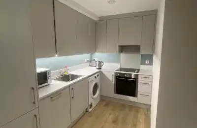 Room in a 2 Bedroom Apartment, 45 Ardhu, Roses Avenue, N Circular Rd, Kilrush, Limerick V94 RX72 - Limerick, Ireland - Kitchen