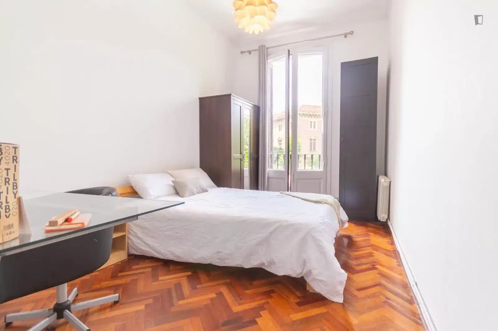 Room in 6 Bed 1 Bath - Amenities?w=400&h=260&fit=crop&q=40&auto=format&trim=auto