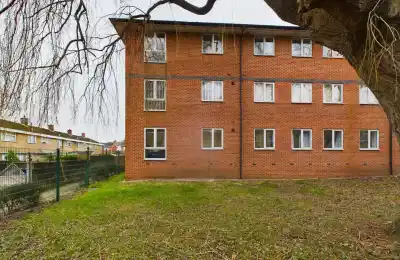 3 Bedroom House - Kitchen?w=400&h=260&fit=crop&q=40&auto=format&trim=auto