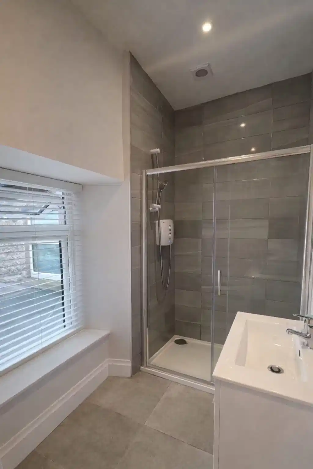 1 Bedroom 1 Bathroom Apartment - Bedroom?w=400&h=260&fit=crop&q=40&auto=format&trim=auto