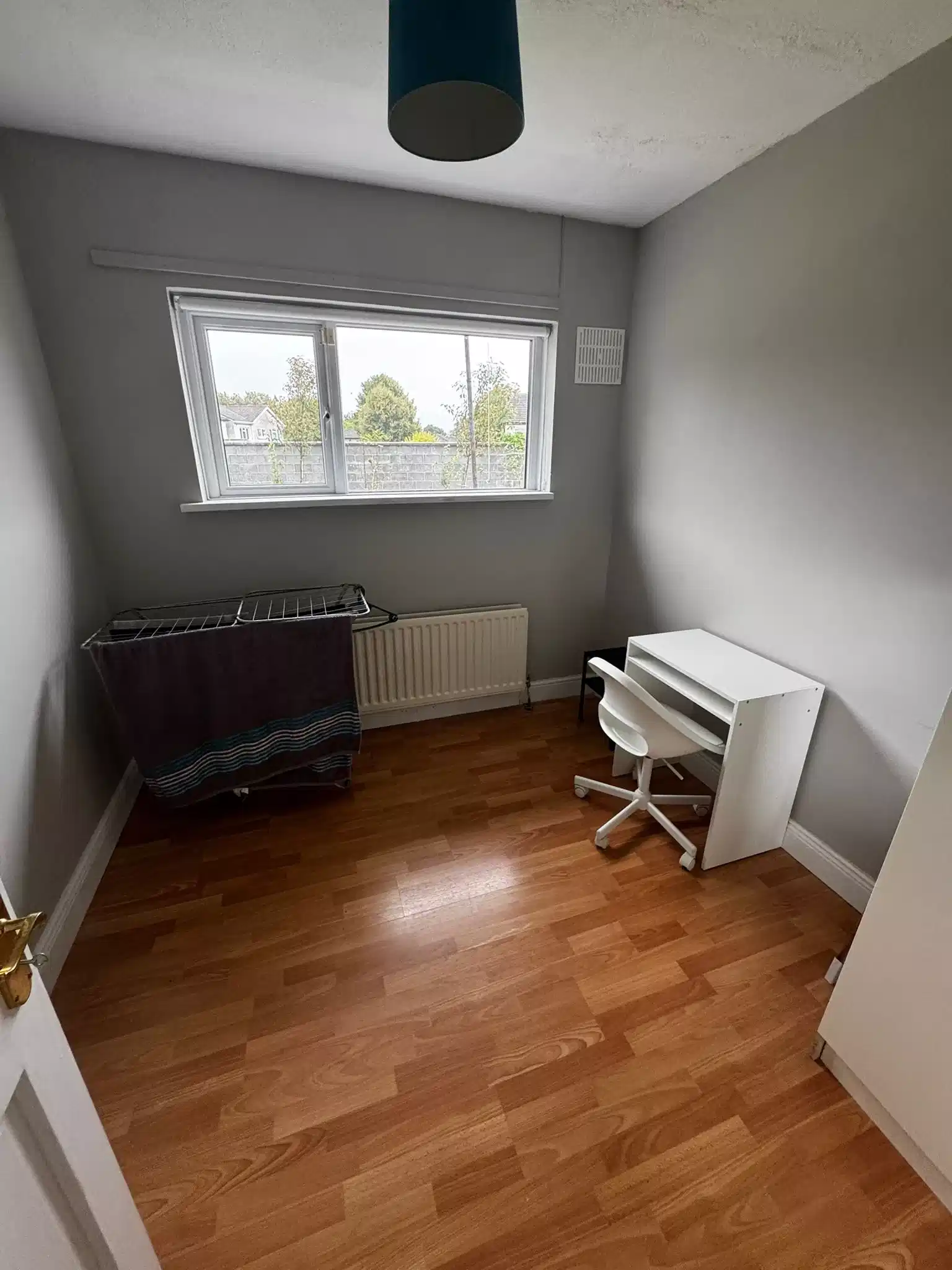 Amenities?w=400&h=260&fit=crop&q=40&auto=format&trim=auto
