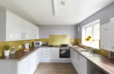 15 Brookside, Derby - Derby, England, United Kingdom - Kitchen