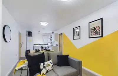 Common Area?w=400&h=260&fit=crop&q=40&auto=format&trim=auto