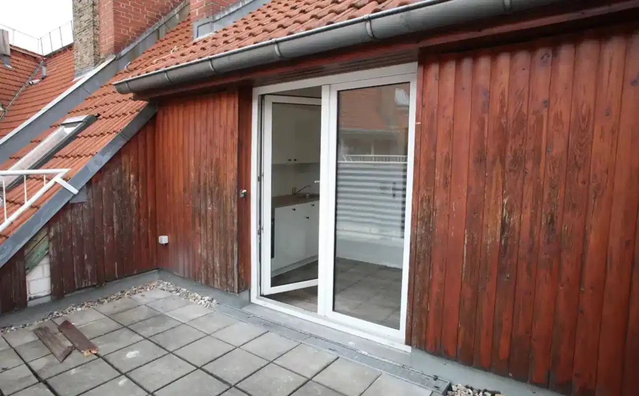 Exterior?w=400&h=260&fit=crop&q=40&auto=format&trim=auto