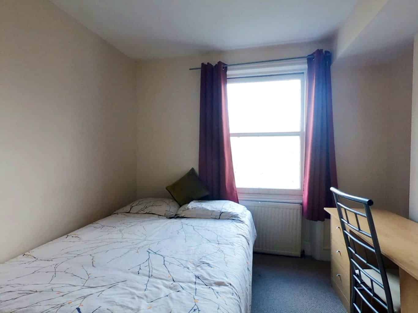 3 Bed Apartment - Bathroom?w=400&h=260&fit=crop&q=40&auto=format&trim=auto