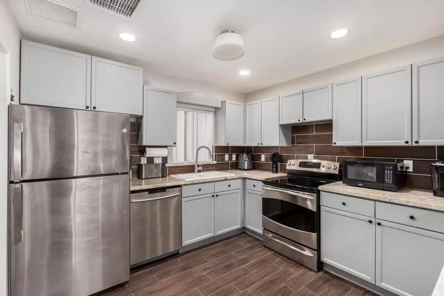 #28854 : Room in 7 Bed 3 Bath - Amenities?w=400&h=260&fit=crop&q=40&auto=format&trim=auto