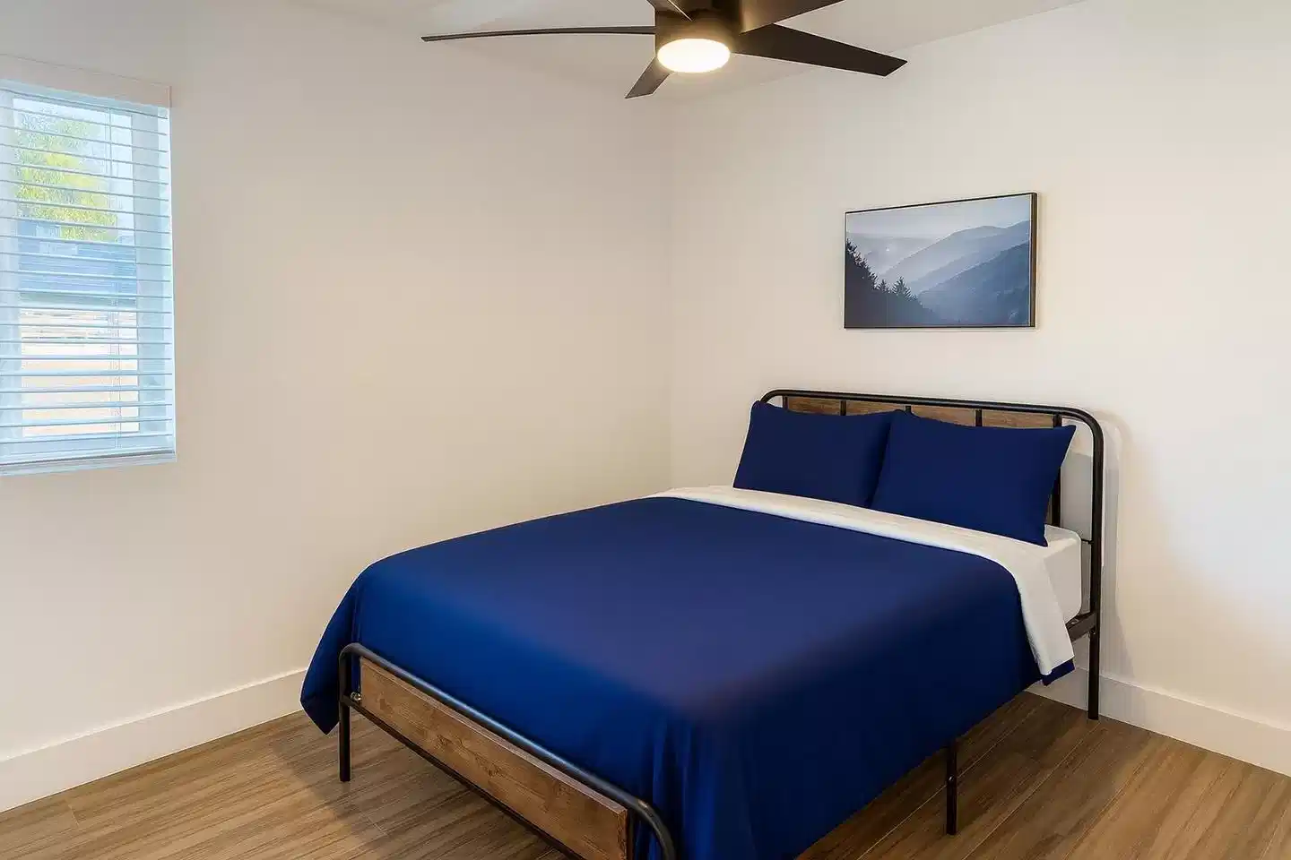 Amenities?w=400&h=260&fit=crop&q=40&auto=format&trim=auto