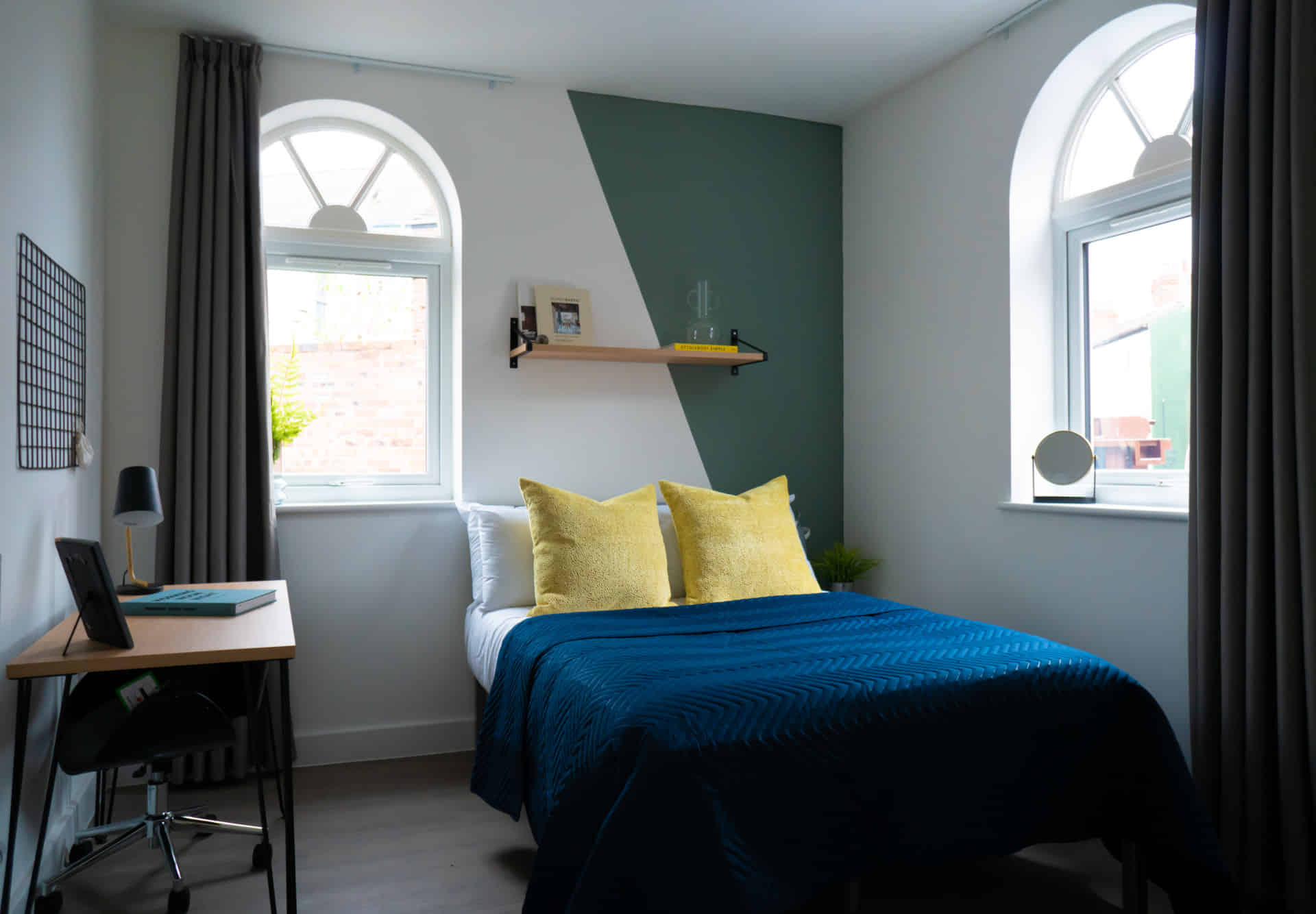 Crofton Street M14, Manchester - Manchester, England, United Kingdom - 8 Bedroom 2 Bathroom Apartment - Bedroom
