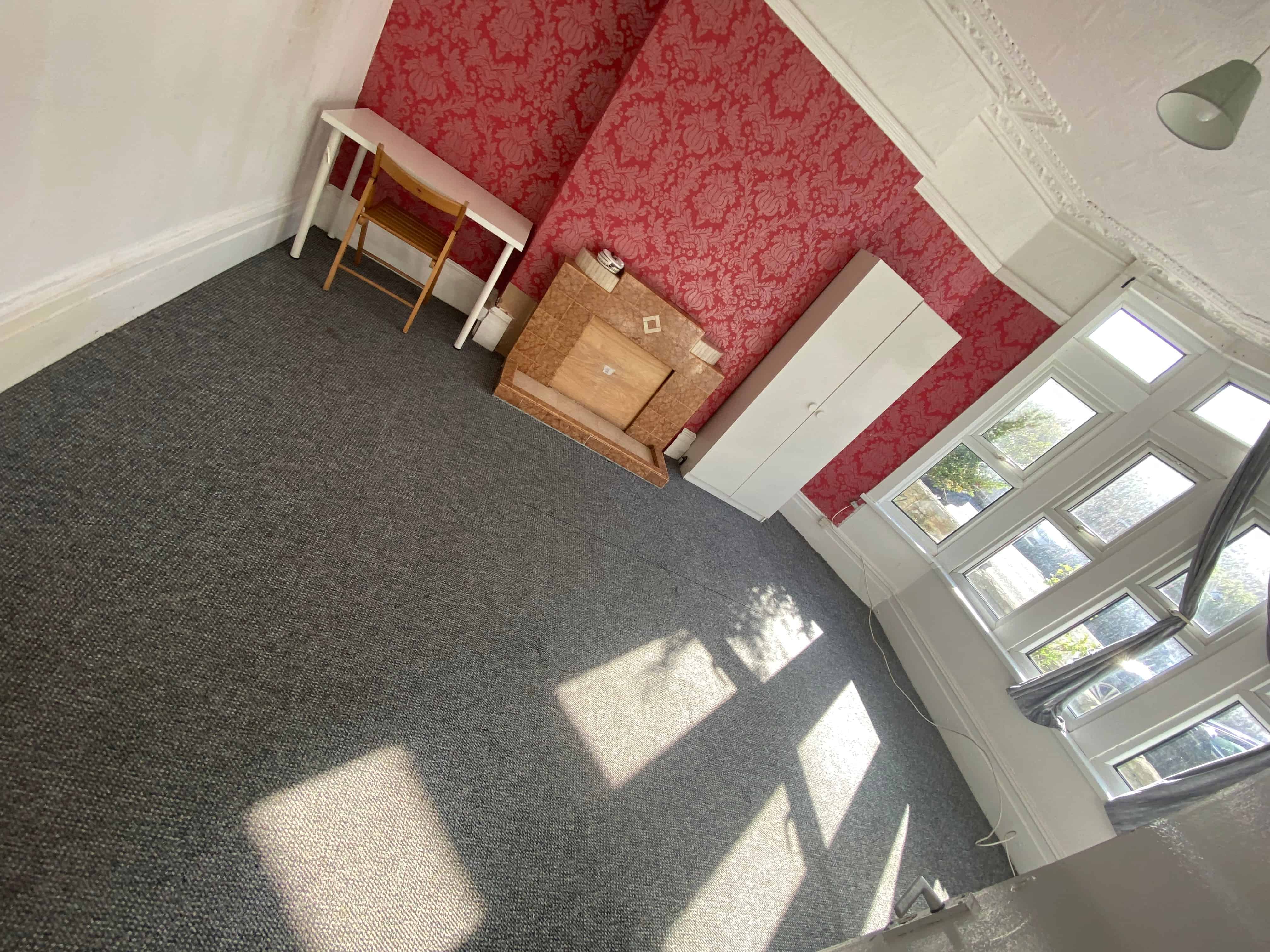 176 Downend Road, Bristol - Bristol, England, United Kingdom - Room