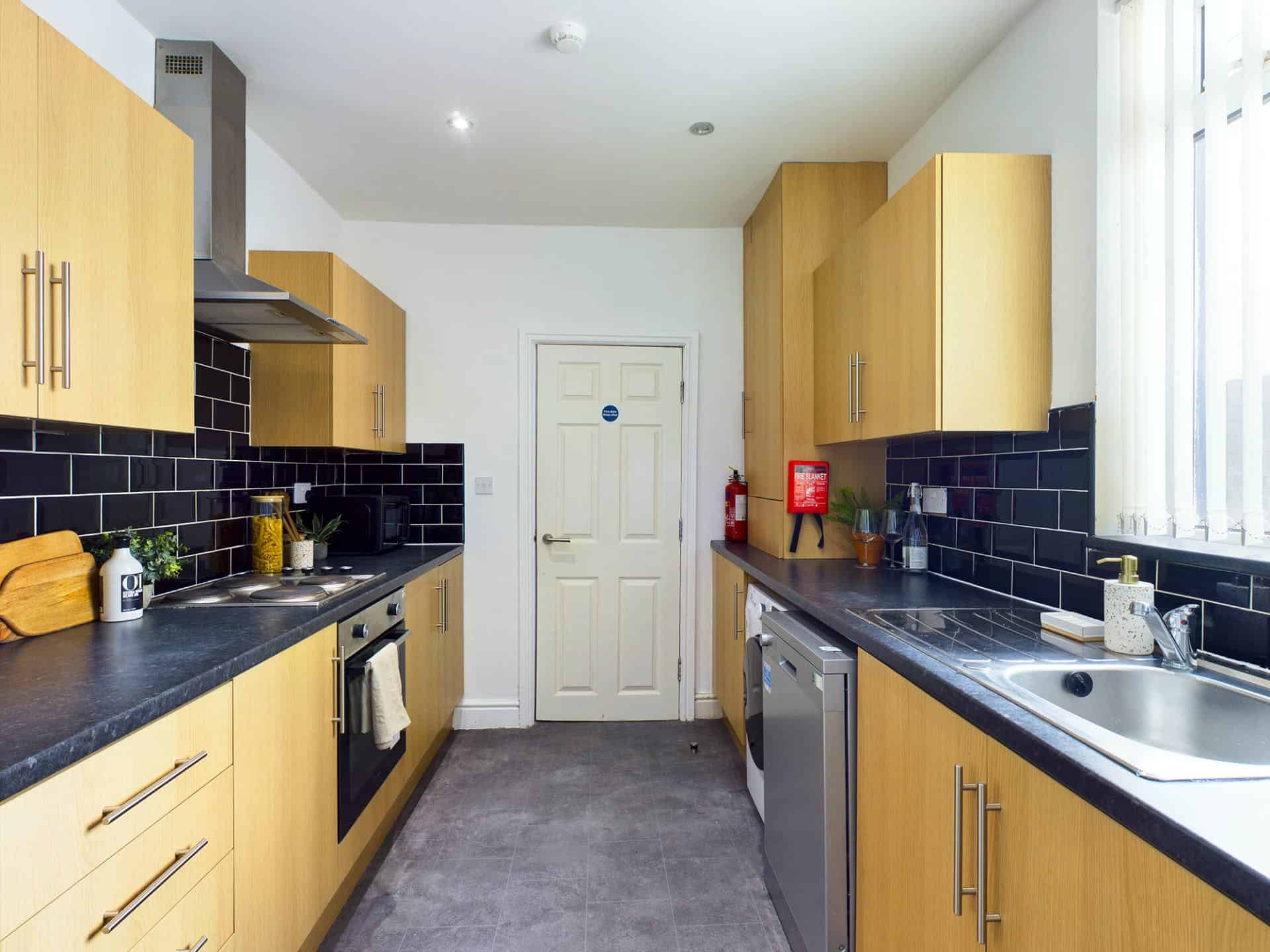 4 Bedroom 2 Bathroom Apartment - Bedroom?w=400&h=260&fit=crop&q=40&auto=format&trim=auto