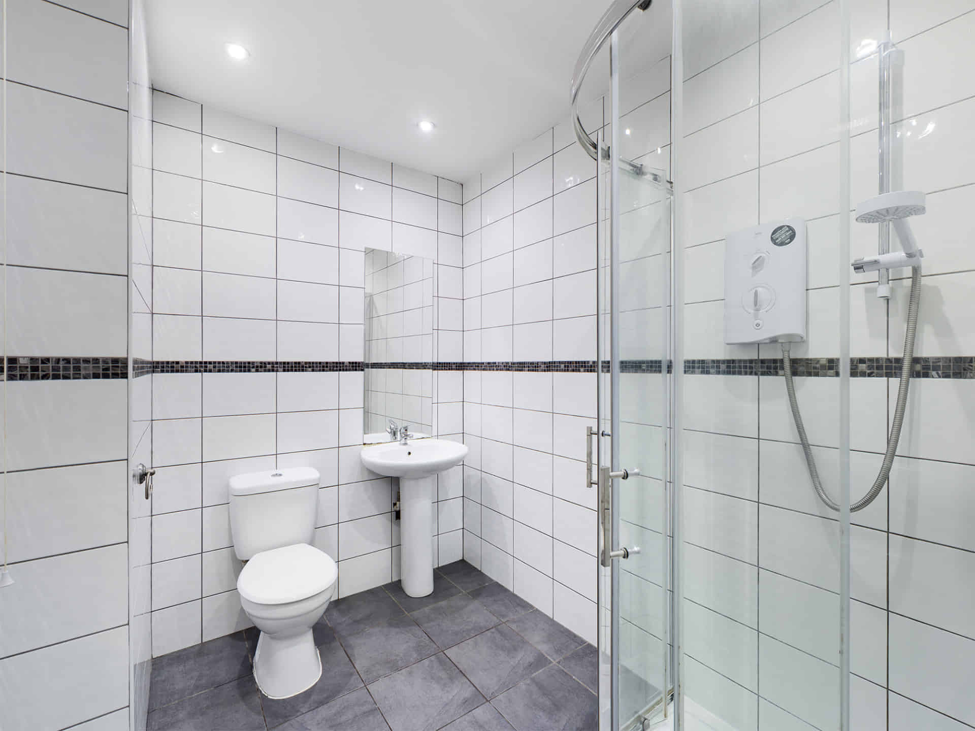 146 Jubilee Drive, Liverpool - Liverpool, England, United Kingdom - Bathroom