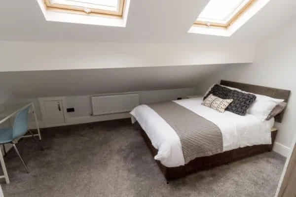 Bedroom?w=400&h=260&fit=crop&q=40&auto=format&trim=auto