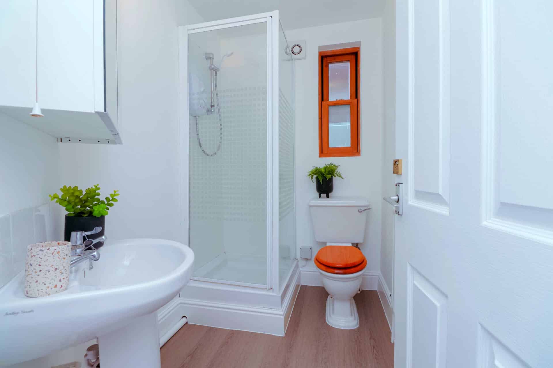 6 Bedroom 2 Bathroom Apartment - Kitchen?w=400&h=260&fit=crop&q=40&auto=format&trim=auto