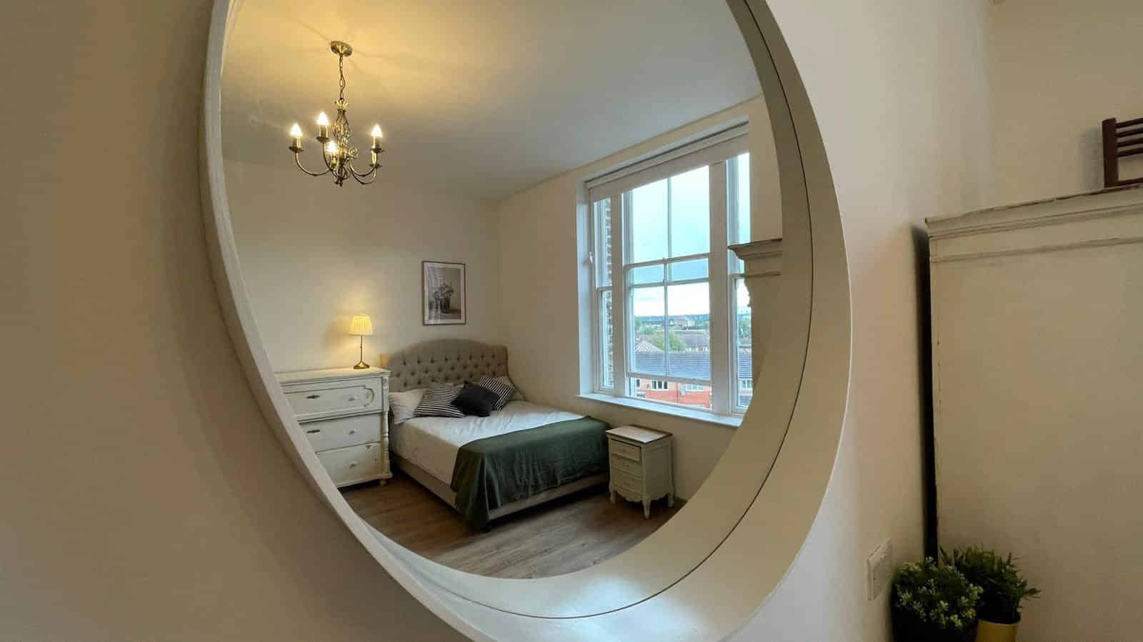 Bedroom?w=400&h=260&fit=crop&q=40&auto=format&trim=auto