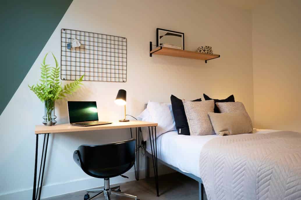 6 Bedroom Apartment - Bedroom?w=400&h=260&fit=crop&q=40&auto=format&trim=auto