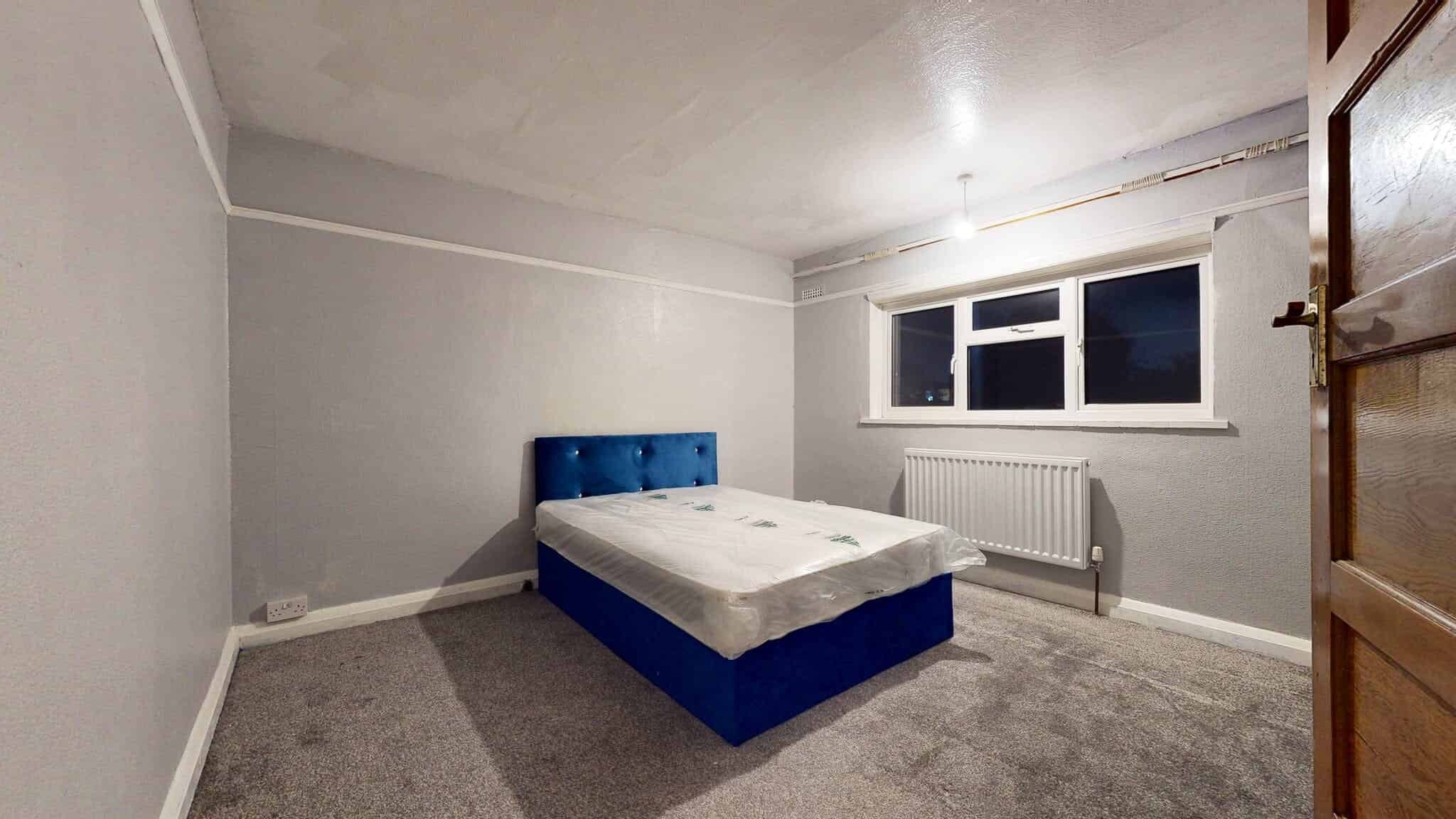 5 Bedroom 2 Bathroom Apartment - Bathroom?w=400&h=260&fit=crop&q=40&auto=format&trim=auto