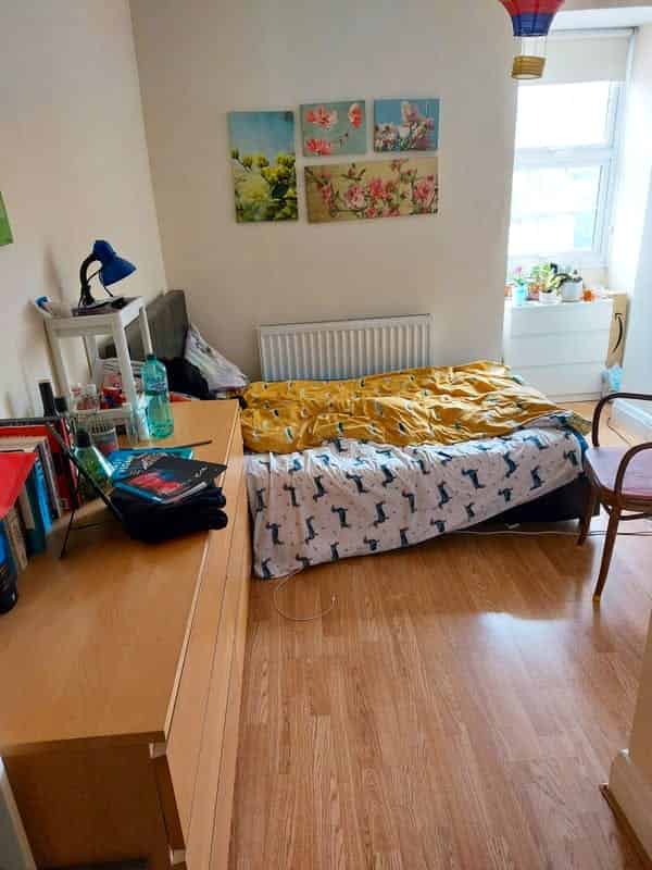 4 Bedroom 2 Bathroom Apartment - Bathroom?w=400&h=260&fit=crop&q=40&auto=format&trim=auto