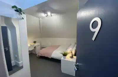 Kitchen?w=400&h=260&fit=crop&q=40&auto=format&trim=auto