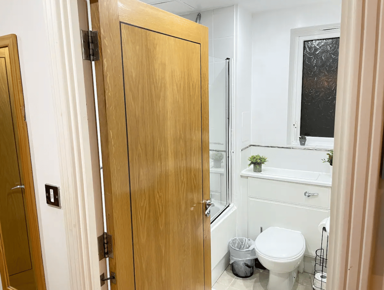 Sail Court Newport Avenue, London - London, England, United Kingdom - Bathroom