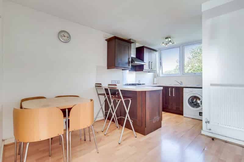 12 Phoenix Road, London - London, England, United Kingdom - Amenities