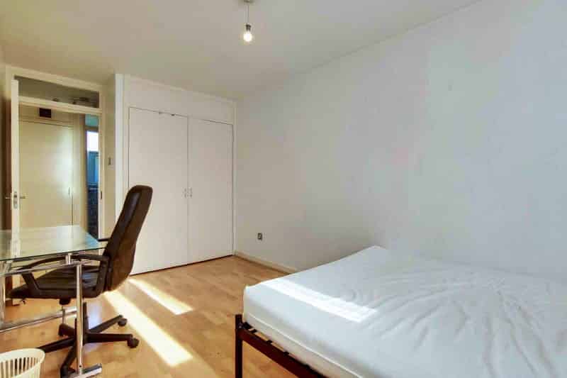 Amenities?w=400&h=260&fit=crop&q=40&auto=format&trim=auto