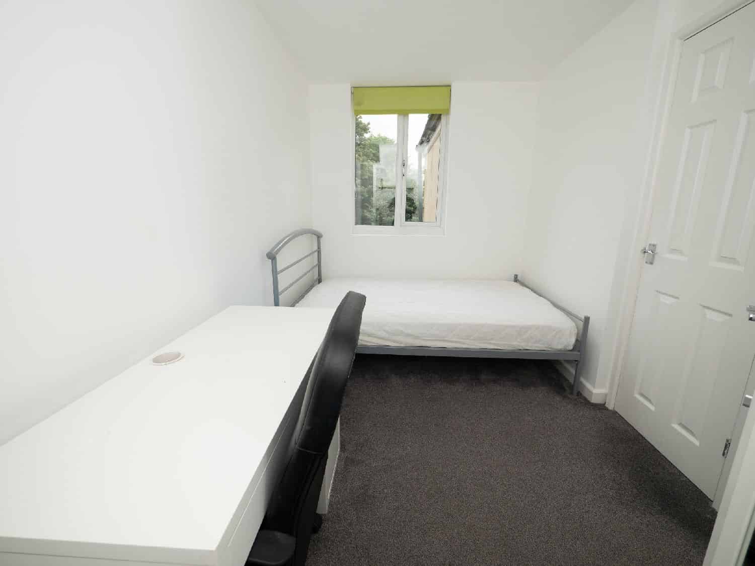 Bedroom?w=400&h=260&fit=crop&q=40&auto=format&trim=auto