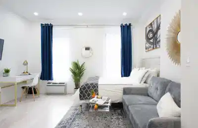 Common Area?w=400&h=260&fit=crop&q=40&auto=format&trim=auto