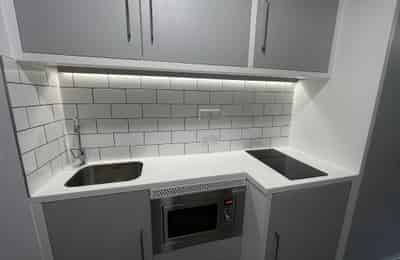 Kitchen?w=400&h=260&fit=crop&q=40&auto=format&trim=auto