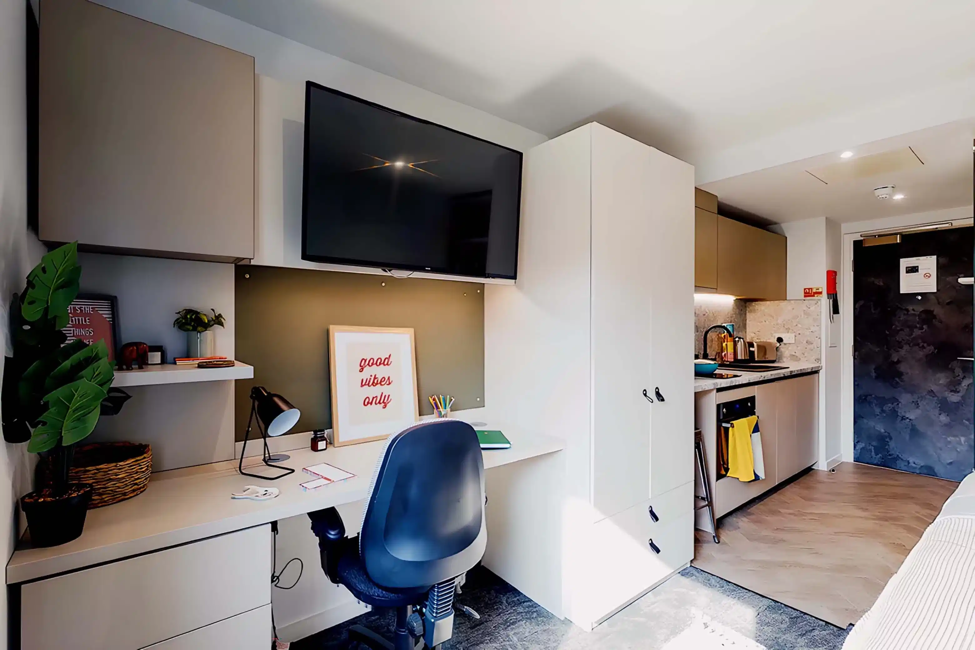 Amenities?w=400&h=260&fit=crop&q=40&auto=format&trim=auto