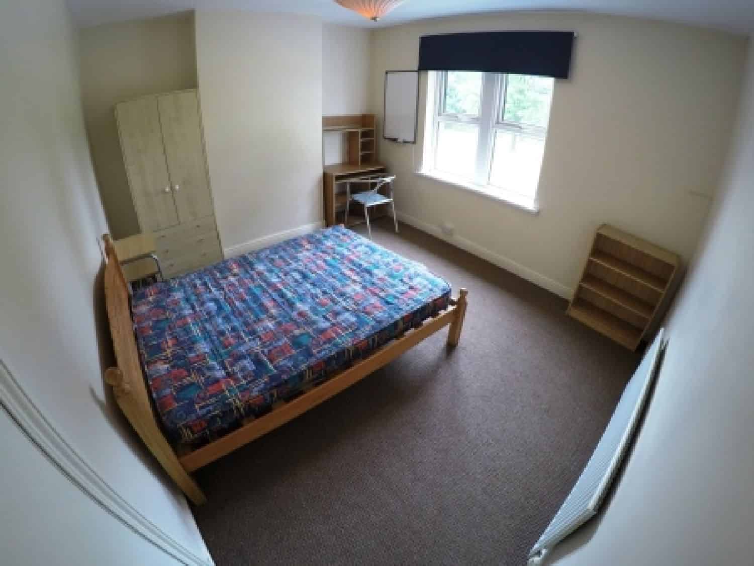 Room?w=400&h=260&fit=crop&q=40&auto=format&trim=auto