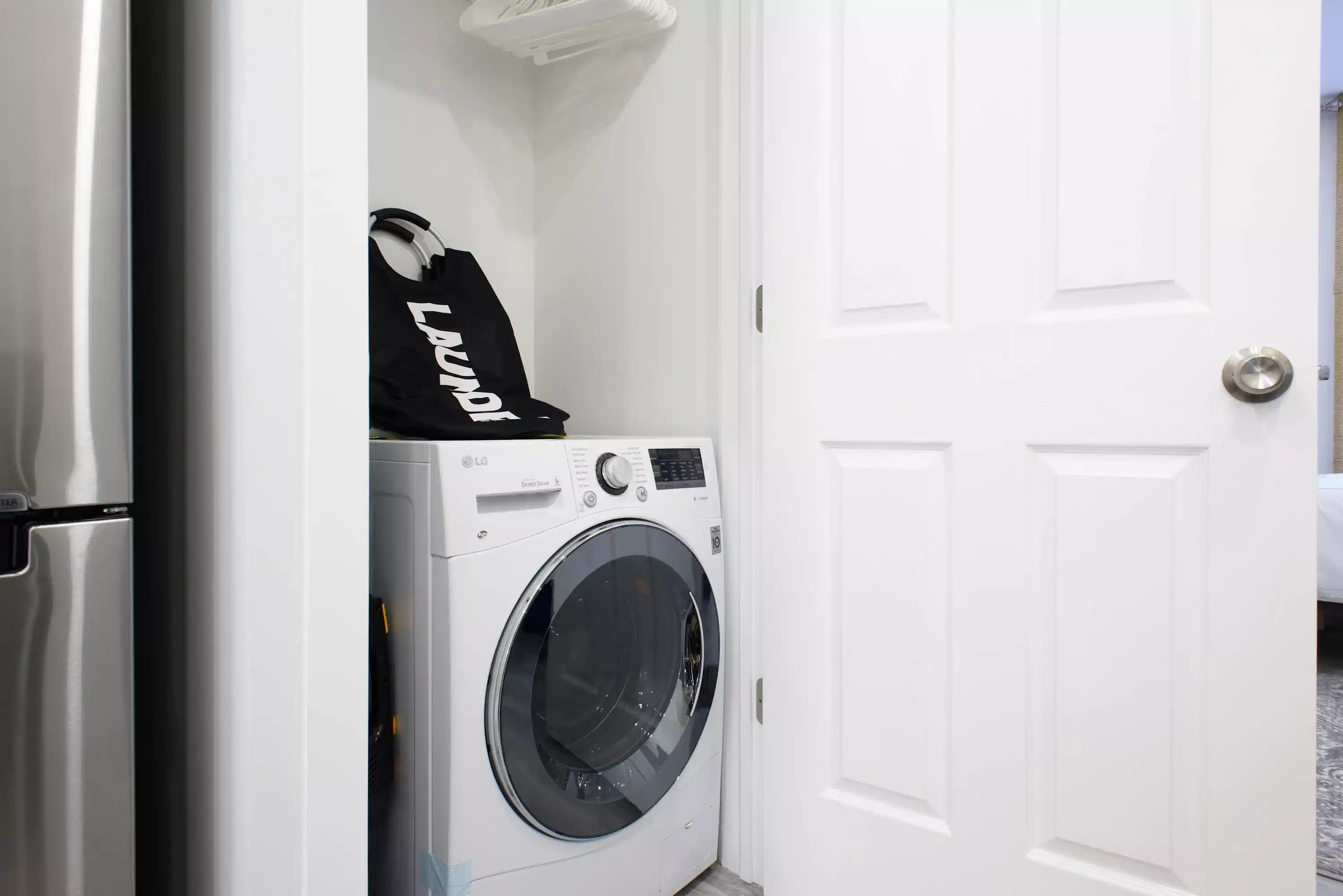 Amenities?w=400&h=260&fit=crop&q=40&auto=format&trim=auto