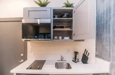 1025 W 25th St, Los Angeles - Los Angeles, California, United States - Kitchen