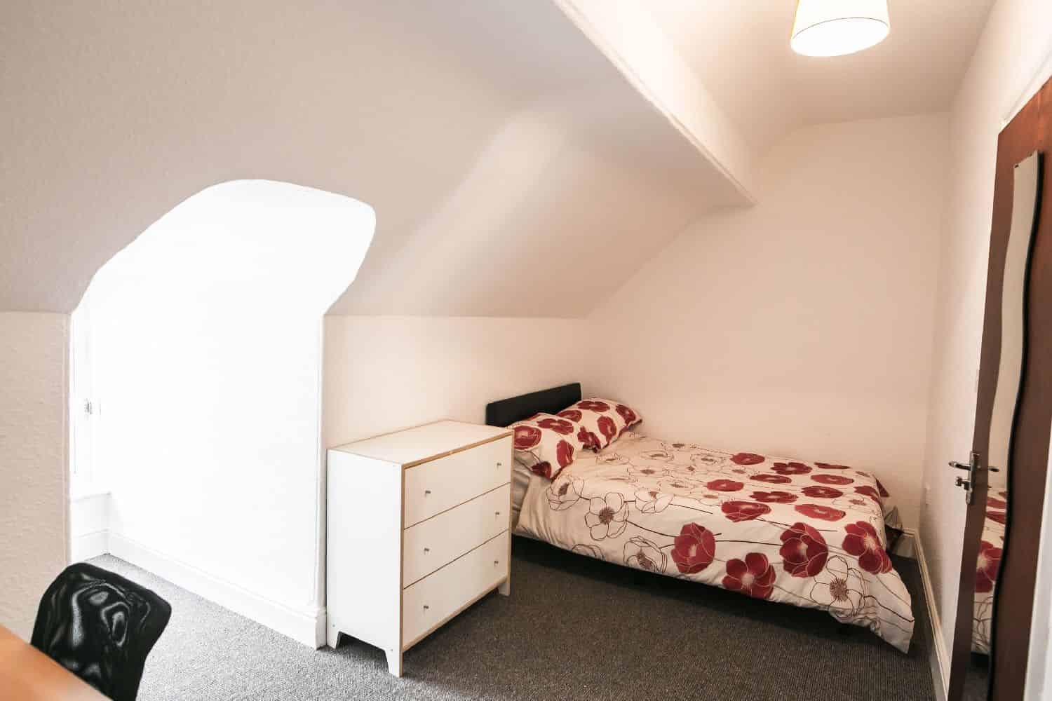 Exterior?w=400&h=260&fit=crop&q=40&auto=format&trim=auto