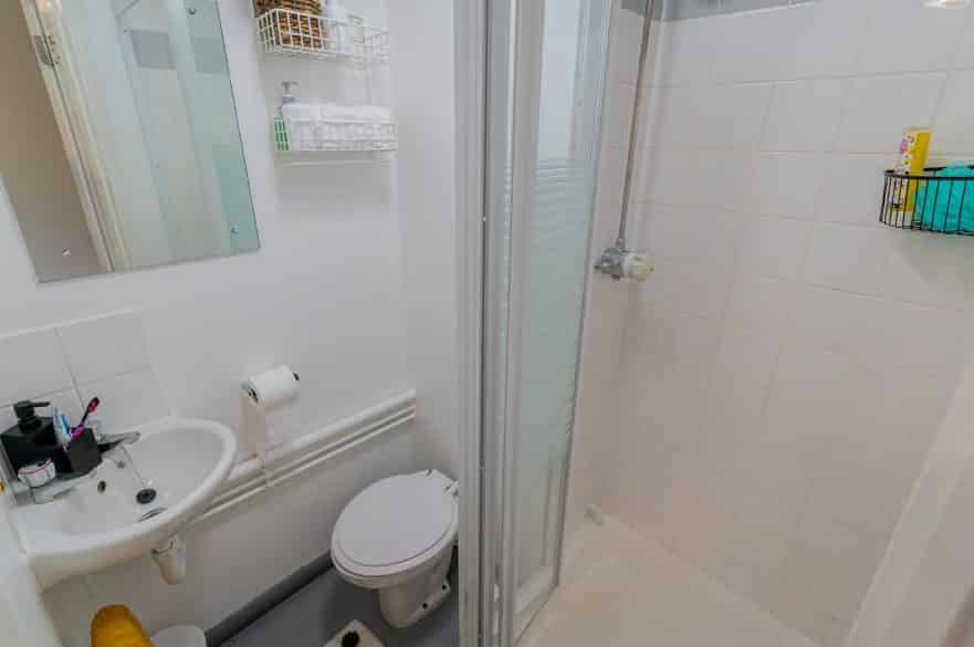 Amenities?w=400&h=260&fit=crop&q=40&auto=format&trim=auto