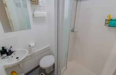 Amenities?w=400&h=260&fit=crop&q=40&auto=format&trim=auto