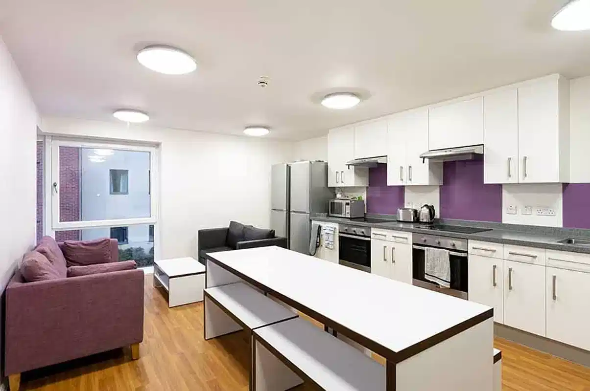 Amenities?w=400&h=260&fit=crop&q=40&auto=format&trim=auto