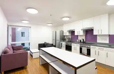 Amenities?w=400&h=260&fit=crop&q=40&auto=format&trim=auto