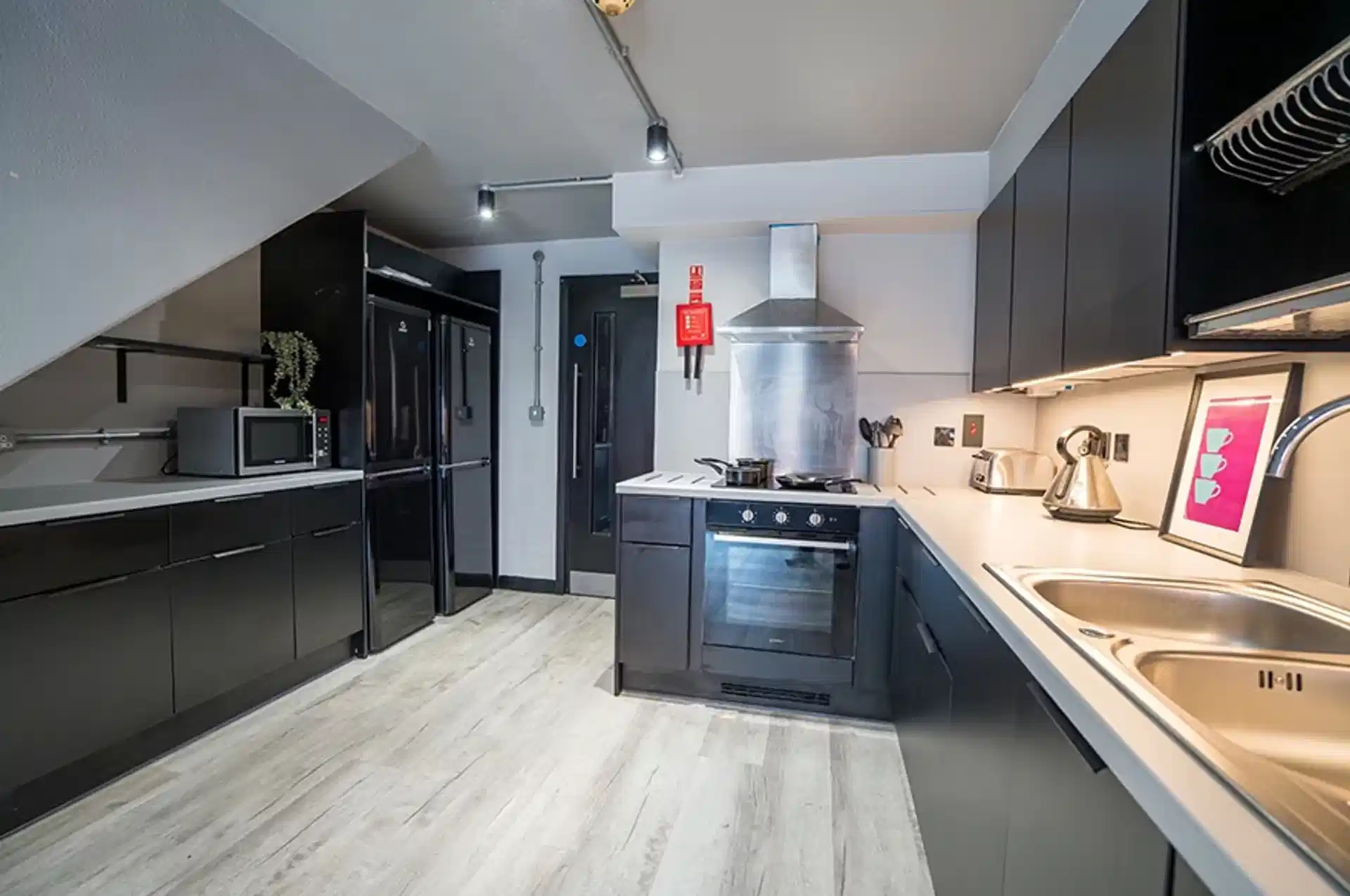 Kitchen?w=400&h=260&fit=crop&q=40&auto=format&trim=auto