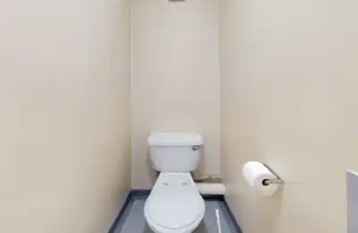Cloister House, Broadgate Park, University of Nottingham, Nottingham - Nottingham, England, United Kingdom - Bathroom