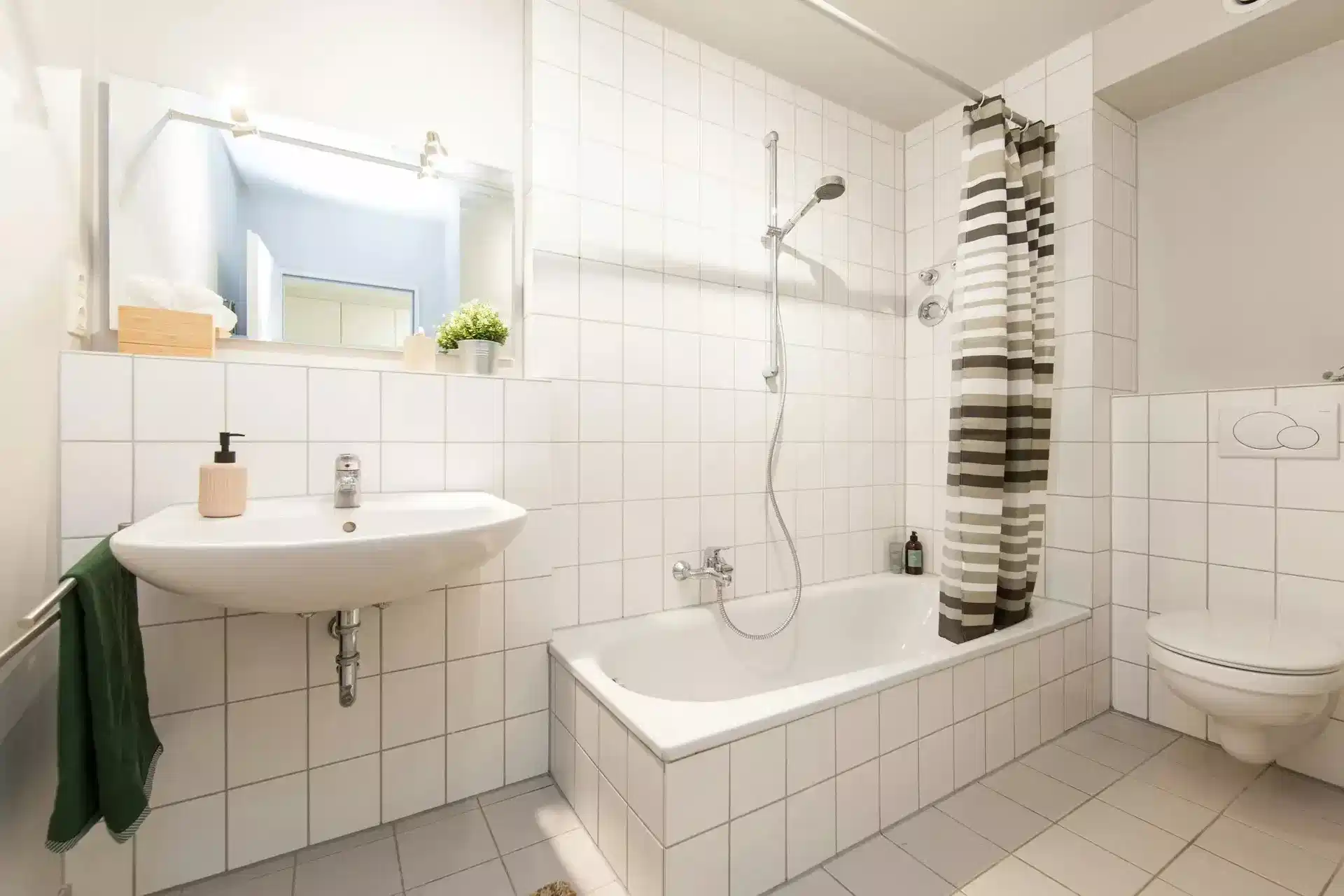 Shared Small Standard - Bedroom?w=400&h=260&fit=crop&q=40&auto=format&trim=auto