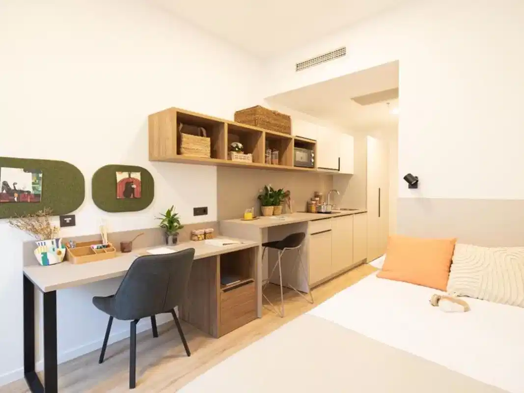 Bathroom?w=400&h=260&fit=crop&q=40&auto=format&trim=auto