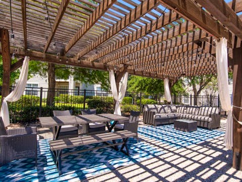 University-Trails-College-Station-Off-Campus-Apartments-Near-Texas-A&M-Poolside-Picnic-Table-Area