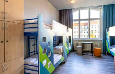 Dorm 6 Beds - Bedroom