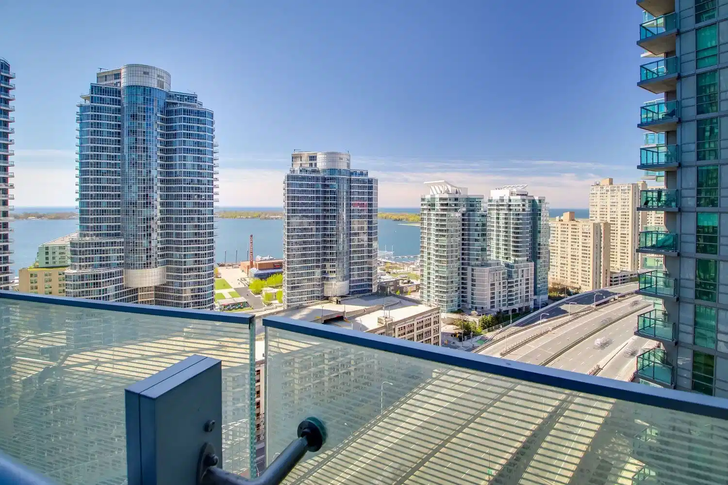 Liwinco Edwards St, Toronto - Toronto, Ontario, Canada - Exterior