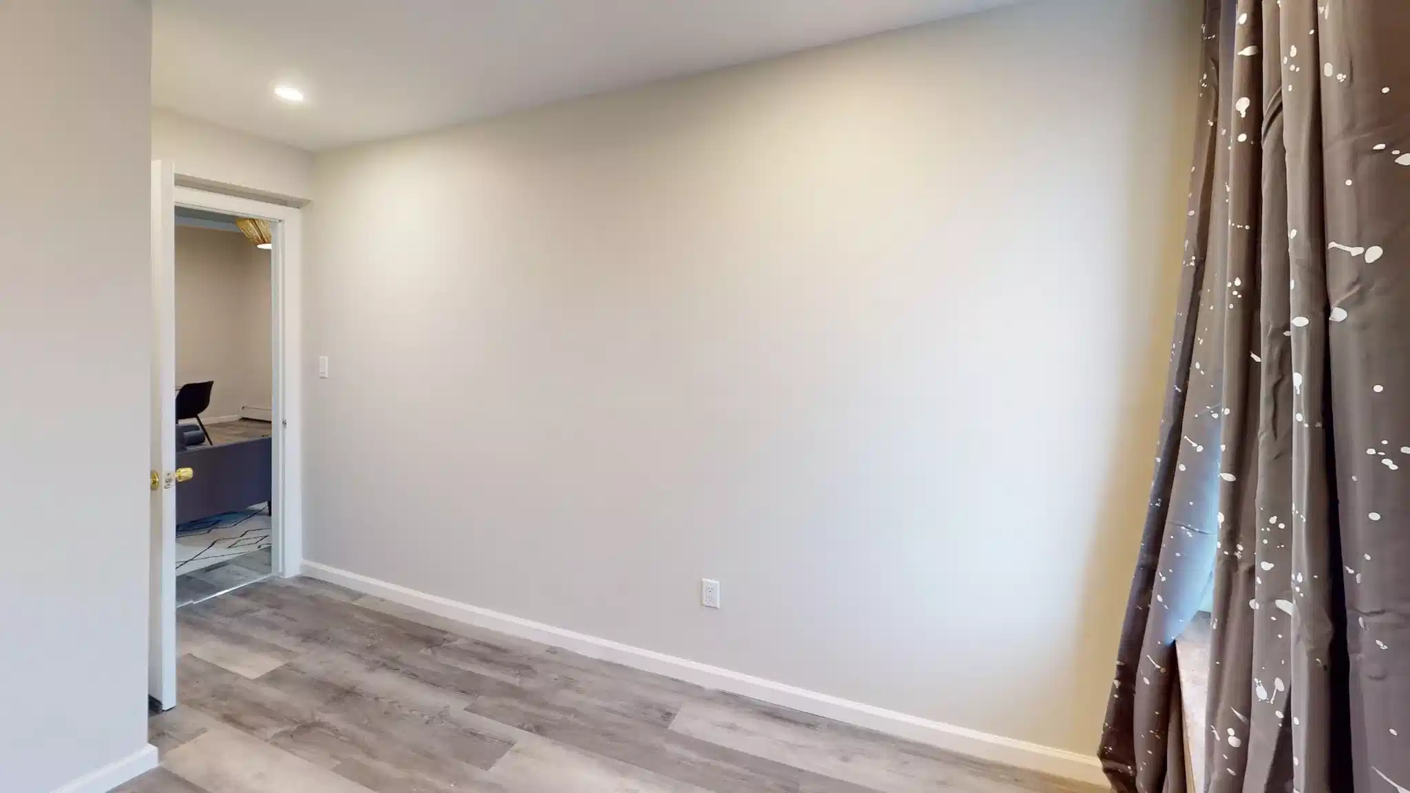 Common Area?w=400&h=260&fit=crop&q=40&auto=format&trim=auto