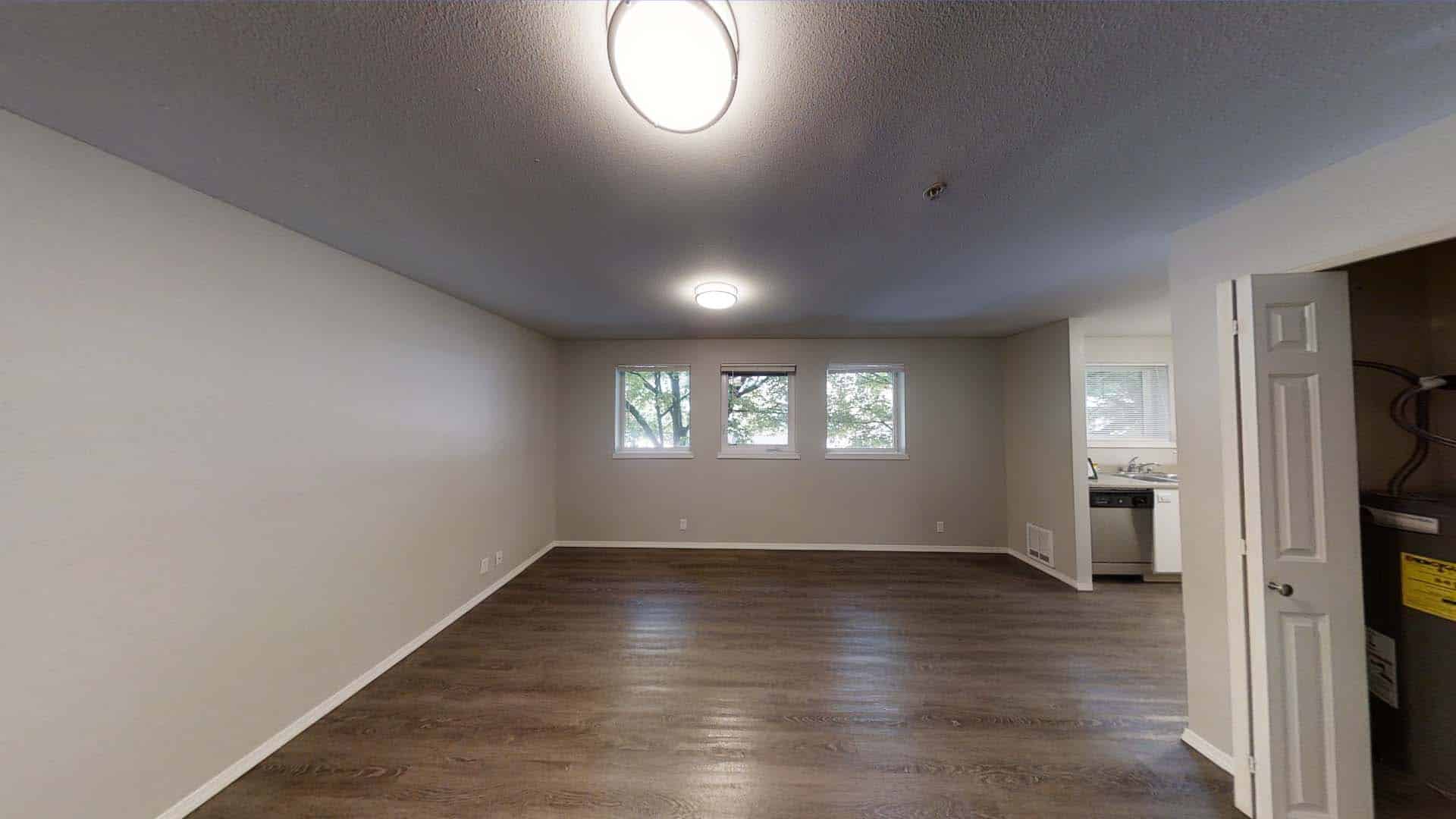 Common Area?w=400&h=260&fit=crop&q=40&auto=format&trim=auto